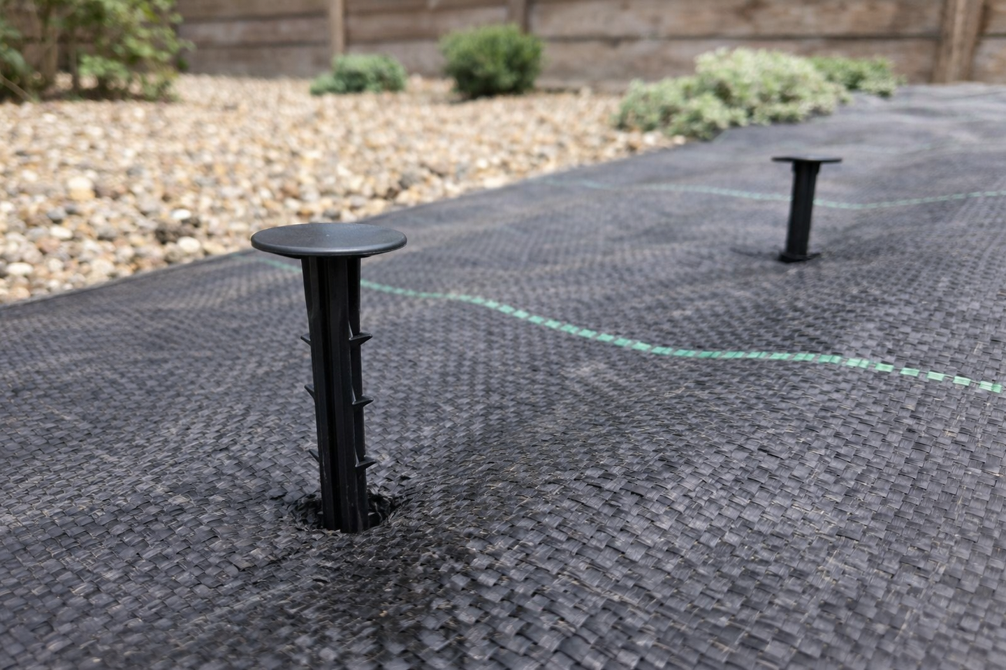 Svart ogräsduk agrowłóknina, matta mot ogräs