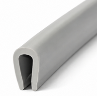 PVC pilkos spalvos U tipo kraštinė tarpinė – 1,5–2 mm krašto apsauga, profilis 5x10 mm
